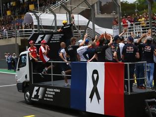 Φωτογραφία για Οι πιλότοι της F1 τίμησαν τους νεκρούς του Παρισιού