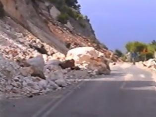 Φωτογραφία για Απίστευτες εικόνες καταστροφής από τον σεισμό που σάρωσε τη Λευκάδα... [photos]
