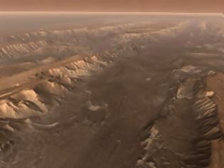 Φωτογραφία για Τρομερές αποκαλύψεις: Υπήρχε και υπάρχει ζωή στον Άρη... Τι άλλο  μας κρύβουν; [video]