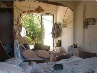 Φωτογραφία για Εικόνες - ΣΟΚ: Δείτε το σπίτι της άτυχης γυναίκας στη Λευκάδα που το διαπέρασε ο βράχος