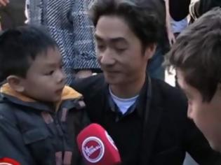 Φωτογραφία για ΡΑΓΙΖΕΙ ΚΑΡΔΙΕΣ: Ο διάλογος πατέρα και γιού μετά το Μακελειό στο Παρίσι - Είναι κακοί μπαμπά... [video]