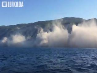 Φωτογραφία για Η στιγμή της κατολίσθησης στους μαγευτικούς Εγκρεμνούς της Λευκάδας την ώρα του σεισμού (βίντεο)