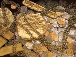 Φωτογραφία για Ξέθαψε κατά λάθος 4000 νομίσματα της ρωμαϊκής εποχή την ώρα που όργωνε το χωράφι του