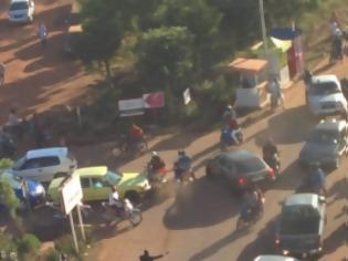 Φωτογραφία για ΤΩΡΑ: Οι Τζιχαντιστές κρατούν ομήρους σε ξενοδοχείο στο Μάλι....