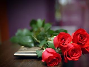 Φωτογραφία για ΑΠΙΘΑΝΟ! Ελληνίδα δημιούργησε ηλεκτρονικά...τριαντάφυλλα