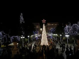 Φωτογραφία για Η Αθήνα έβαλε τα γιορτινά της και άναψε το Χριστουγεννιάτικο δέντρο...