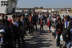 Σχεδόν 2.000 πρόσφυγες αποβιβάστηκαν στον Πειραιά