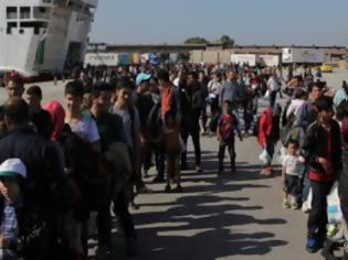 Φωτογραφία για Σχεδόν 2.000 πρόσφυγες αποβιβάστηκαν στον Πειραιά