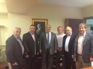 Φωτογραφία για Συνάντηση τεσσάρων δημάρχων αγροτικών περιοχών της Κρήτης με τον α. υπουργό Αγροτικής Ανάπτυξης και Τροφίμων Μ. Μπόλαρη