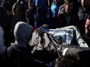 Φωτογραφία για «Καζάνι» που βράζει η Ειδομένη: Οι πρόσφυγες σε ένταση μετά το θάνατο του Μαροκινού - ΣΚΛΗΡΕΣ ΕΙΚΟΝΕΣ
