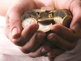 Φωτογραφία για Οι Έλληνες σπαταλούν το 1/2 του μισθού τους στην συντήρηση της οικίας τους