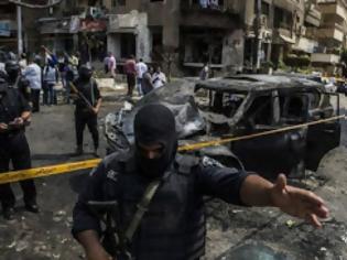 Φωτογραφία για Ανθρωποκυνηγητό στο Κάιρο: Η έκρηξη σκότωσε πάνω από 15 άτομα...