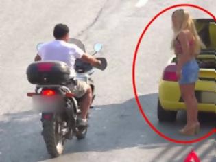 Φωτογραφία για Πως αντιδρούν οι οδηγοί όταν μια εντυπωσιακή Ελληνίδα γυναίκα ζητάει βοήθεια; [photos]