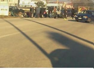 Φωτογραφία για Ιωάννινα: Σφοδρή σύγκρουση Ι.Χ.Ε με μηχανή μεγάλου κυβισμού - Βαριά τραυματισμένος ο οδηγός της [photos]