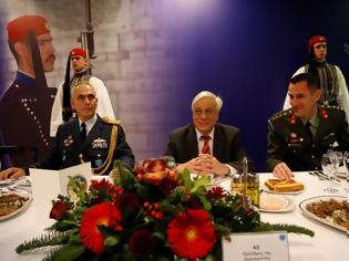 Φωτογραφία για Επίσμο γεύμα της Προεδρικής Φρουράς προς τιμής του Προκόπη Παυλόπουλου