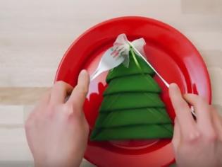 Φωτογραφία για Πώς να μετατρέψετε μια πετσέτα σε χριστουγεννιάτικο δέντρο