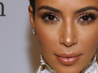 Φωτογραφία για Δείτε την κόρη της Kim Kardashian σε βόλτα με τη θεία της... [photos]