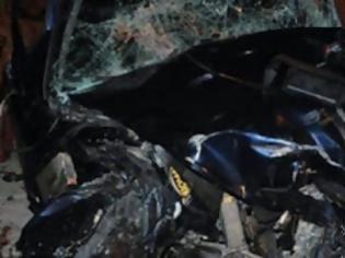 Φωτογραφία για Ξεψύχησε στα συντρίμμια του αυτοκινήτου του - Σύγκρουση ΙΧ με νταλίκα