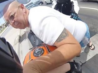 Φωτογραφία για Μοτοσικλετιστής κατέγραψε την στιγμή που του επιτέθηκε ένας έξαλλος οδηγός (Video)
