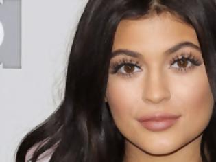 Φωτογραφία για Σκληρή γυμναστική κάνει η Kylie Jenner... Ποια είναι μαζί της; [photos]