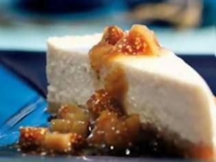 Φωτογραφία για Cheesecake γιαούρτι με σάλτσα σύκο και ούζο