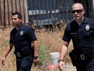 Φωτογραφία για Σοκ! Αστυνομικός στην Αμερική πυροβόλησε σκύλο και σκότωσε μάνα 3 παιδιών! [photo]