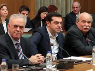 Φωτογραφία για Και τι θα γίνει με την τεκνοθεσία; Τι λένε οι Βουλευτές του ΣΥΡΙΖΑ για την υιοθεσία παιδιών από ομόφυλα ζευγάρια;