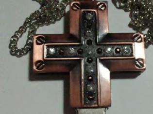 Φωτογραφία για Κύπρος: Ο αρχιεπίσκοπος θα κάνει δώρο στους στρατιώτες σταυρούς USB