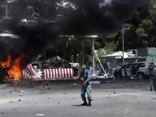 Φωτογραφία για Επίθεση αυτοκτονίας στο αεροδρόμιο της Καμπούλ από Ταλιμπάν...