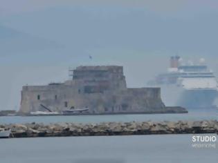 Φωτογραφία για Το μεγάλο κρουαζιερόπλοιο COSTA ΝΕΟROMANTICA στο Ναύπλιο