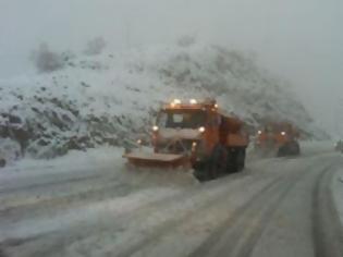 Φωτογραφία για Χιονίζει και στην ανατολική Φθιώτιδα - Δίπλωσε νταλίκα στην εθνική οδό
