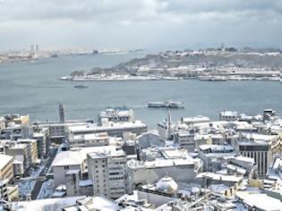 Φωτογραφία για Στα λευκά και η Κωνσταντινούπολη: Ακυρώθηκαν πτήσεις  λόγω χιονιά...