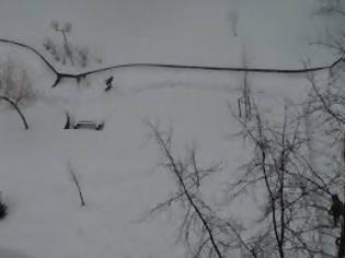 Φωτογραφία για Ζευγάρι εγκλωβίστηκε στα χιόνια την παραμονή της Πρωτοχρονιάς