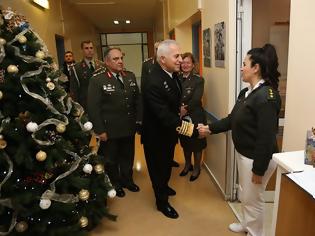 Φωτογραφία για Επίσκεψη Αρχηγού ΓΕΕΘΑ σε Στρατιωτικά Νοσοκομεία