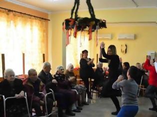 Φωτογραφία για Κάλαντα, τραγούδια και χοροί από μικρά παιδιά στους παππούδες και τις γιαγιάδες του γηροκομείου Ναυπλίου