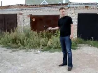 Φωτογραφία για Θα πάθετε πλάκα! Δείτε πώς δοκιμάζει αυτός ο Ρώσος ένα αλεξίσφαιρο κράνος! [video]