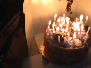 Φωτογραφία για Συγκίνηση: Έκανε γενέθλια σε μέρη ματωμένα κι Eλληνικά [video]