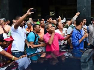 Φωτογραφία για Πολιτικό χάος στη Βενεζουέλα: Η αντιπολίτευση αναλαμβάνει τα ηνία του κοινοβουλίου