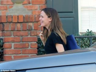 Φωτογραφία για Με ποιον ήταν στο αμάξι η Jennifer Garner μετά το διαζύγιο; [photos]