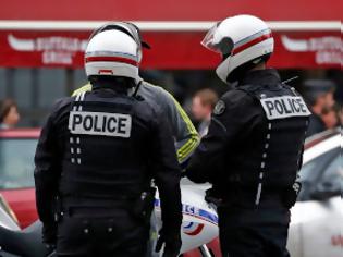 Φωτογραφία για Νεκρός ο άνδρας που επιτέθηκε σε αστυνομικό τμήμα στο Παρίσι...