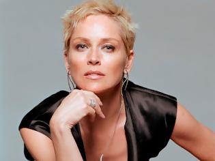 Φωτογραφία για Η Sharon Stone ποζάρει στα 57 της χωρίς ίχνος make up [photo]