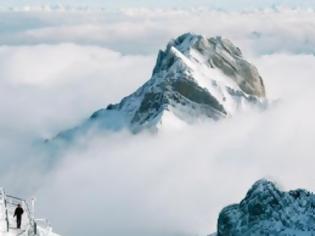Φωτογραφία για Τραγωδία στις Αλπεις: Χιονοστιβάδα παρέσυρε δέκα μαθητές και τον καθηγητή τους