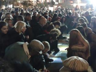 Φωτογραφία για Χιλιάδες λαού στο συλλαλητήριο κατά της δημιουργίας κέντρου μεταναστών στην Κατερίνη [photos]