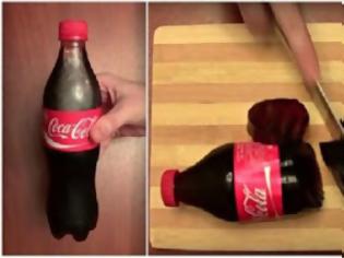 Φωτογραφία για Έκοψε ένα μπουκάλι Coca Cola και τρέλανε όλους τους φίλους του με αυτό το κόλπο... [video]