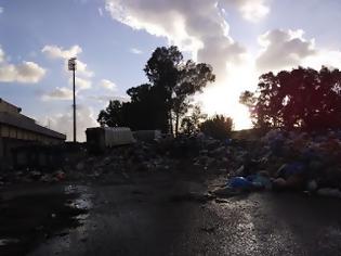 Φωτογραφία για Παράνομος σταθμός μεταφόρτωσης σκουπιδιών το Δημοτικό Στάδιο Πύργου. Τεράστιες ευθύνες υπαλλήλων και αιρετών