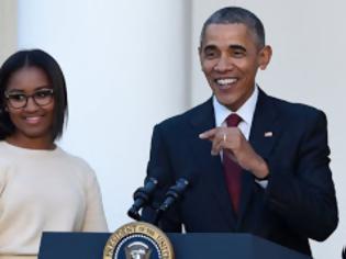 Φωτογραφία για Ομπάμα: Όχι, δεν θα μιλήσω στην αποφοίτηση της κόρης μου, θα κλαίω