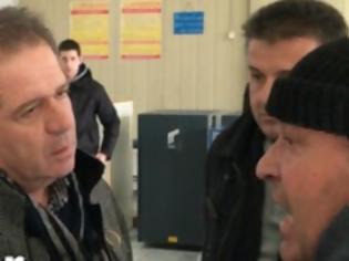 Φωτογραφία για «Μπλόκο» αγροτών και αποδοκιμασίες στο αεροδρόμιο Καστοριάς σε βουλευτές του ΣΥΡΙΖΑ - Πήγαν με συνοδεία σπίτι τους [video]