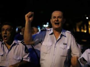 Φωτογραφία για Αστυνομικοί σε Κατρούγκαλο: Θα λογαριαστούμε στο πεζοδρόμιο και όποιος νικήσει