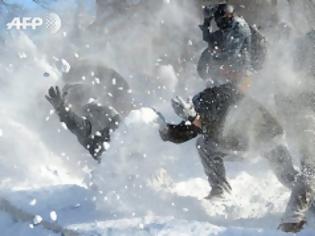 Φωτογραφία για ΗΠΑ: Τζεντάι επιδίδονται στον Πόλεμο του Χιονιού στην Ουάσινγκτον!