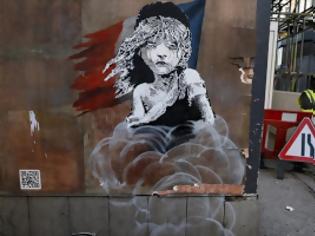 Φωτογραφία για Λονδίνο: To νέο γκράφιτι του Banksy για το μεταναστευτικό